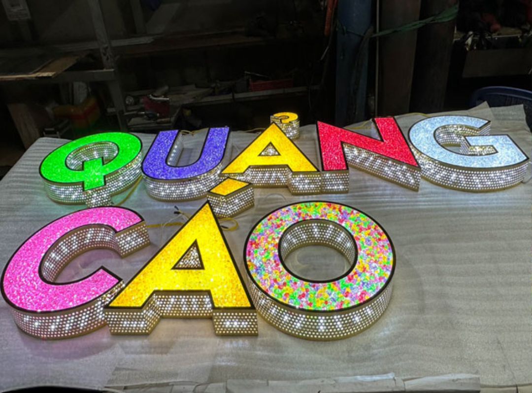 bang-hieu-chu-noi-mat-crylic-gia-da-da-sac–5 (1)